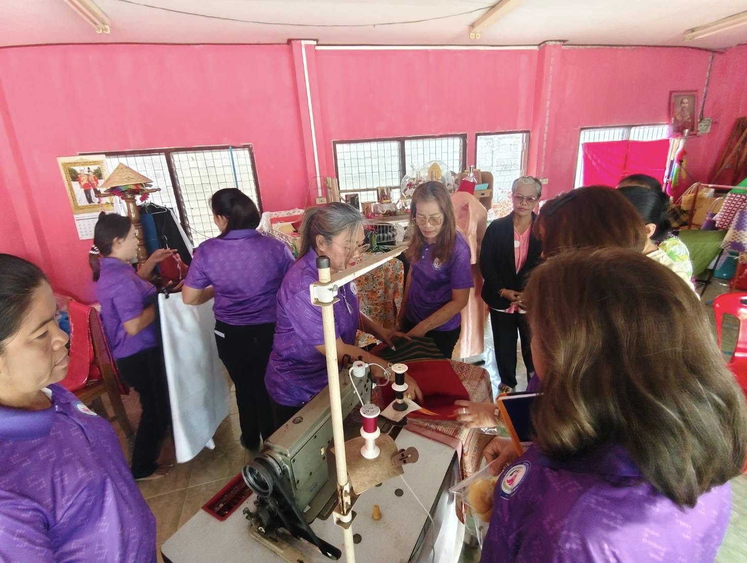 พช.ทุ่งเสลี่ยม ลงพื้นที่เยี่ยมเยือนและติดตามการดำเนินงานของกลุ่มผู้กู้ยืมเงินกองทุนพัฒนาบทบาทสตรี ประจำปีงบประมาณ 2569